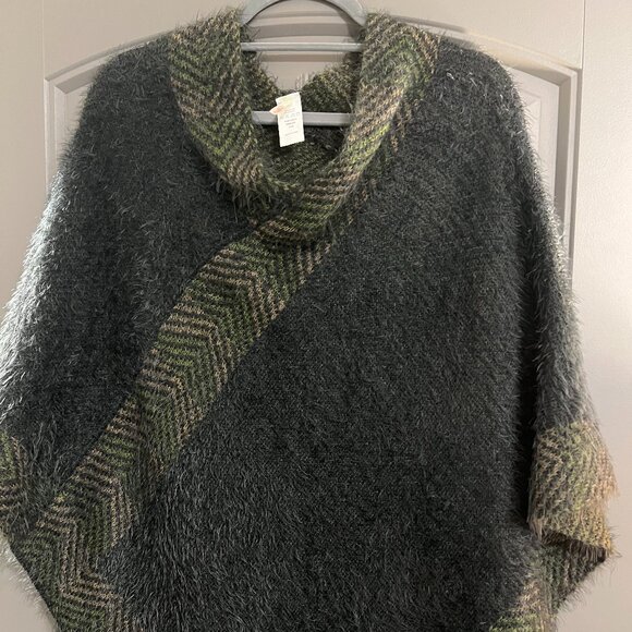 Dark Green Poncho - Picture 1 of 7